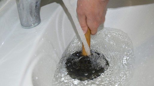 Как просто справиться с засором в раковине: секреты домашнего ухода