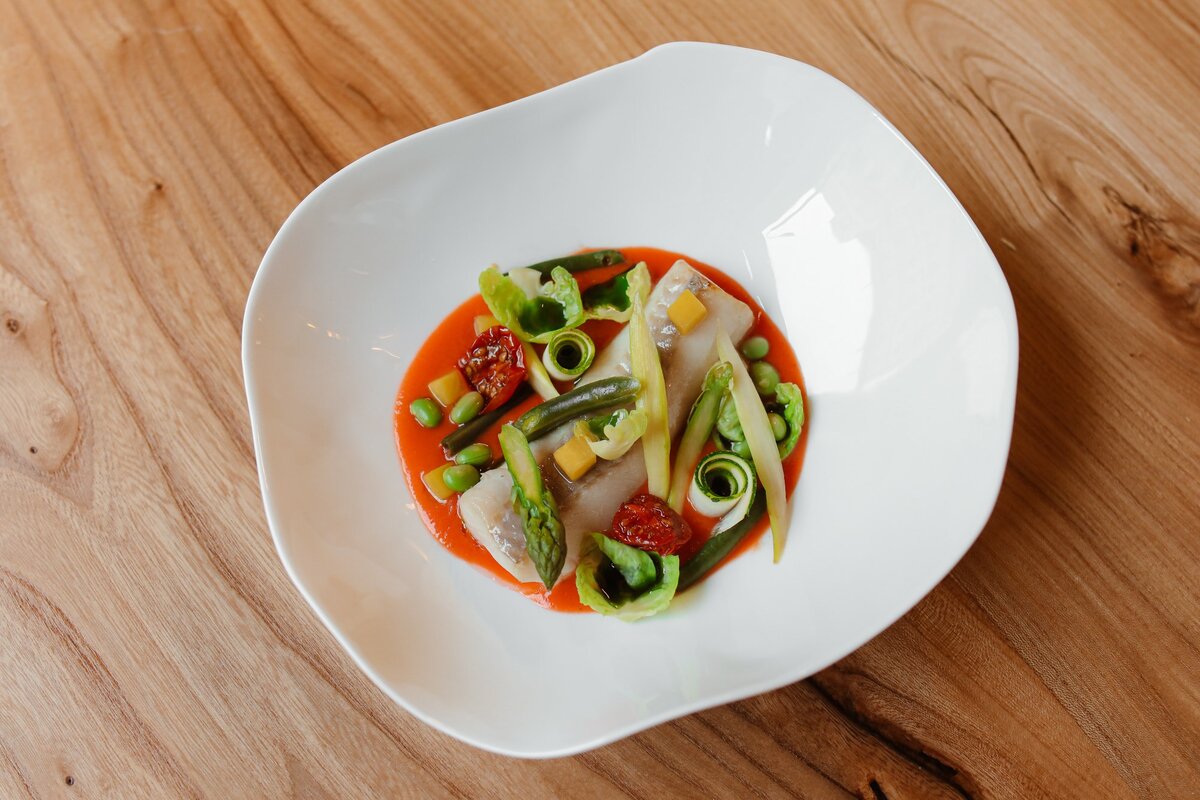 Удивительное блюдо: Спинка трески под соусом с овощами