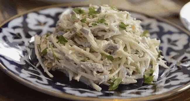 Потрясающий салат из черной редьки с мясом