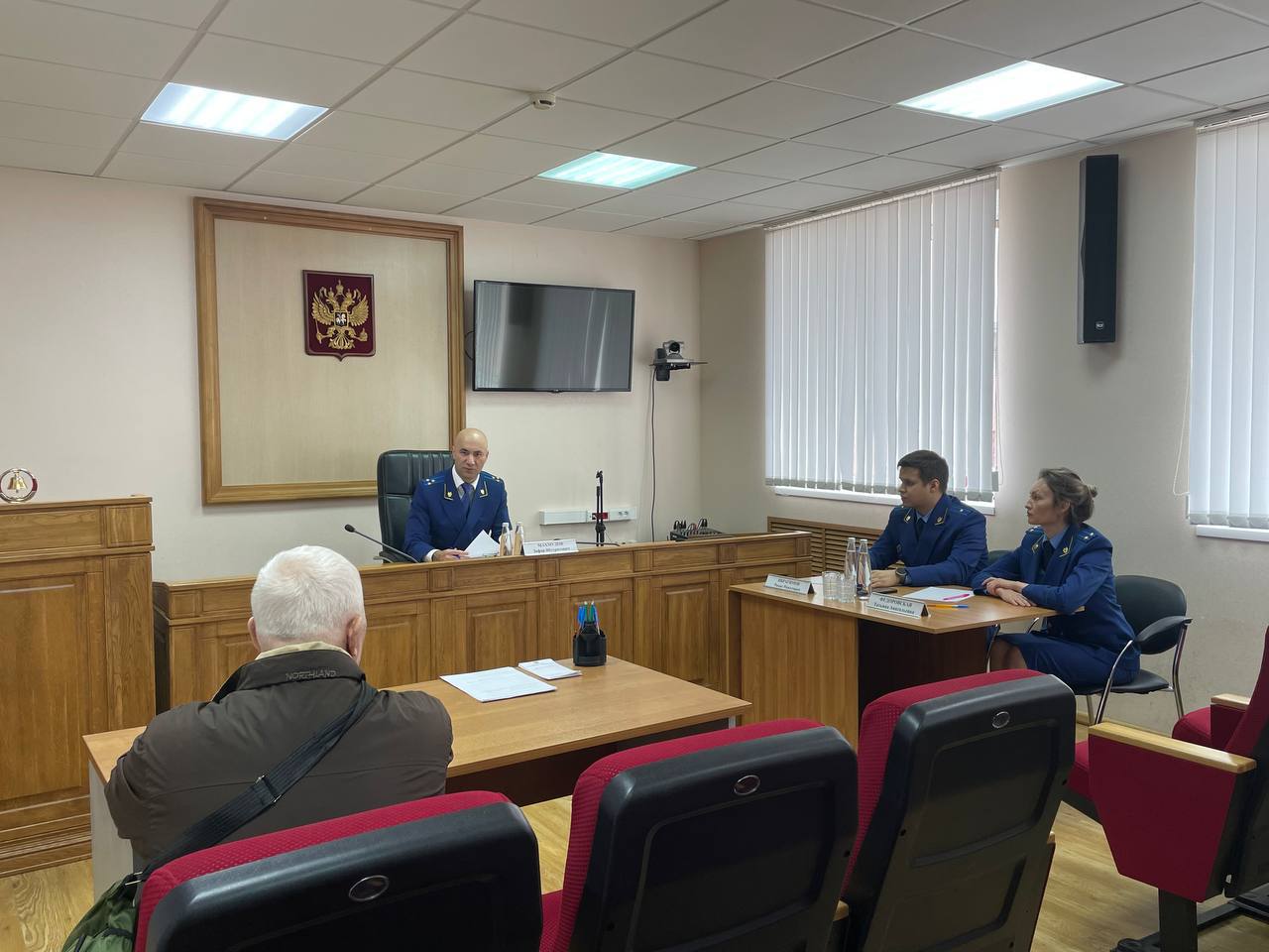 Сегодня заместитель прокурора Татарстана Зафар Махмудов провел выездной прием граждан в Альметьевске Сегодня заместитель прокурора Татарстана Зафар Махмудов провел выездной прием граждан в Альметьевске