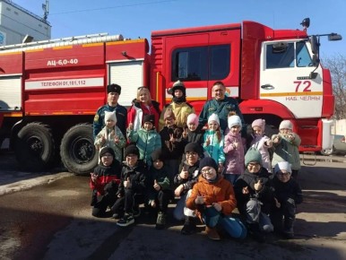 Юные челнинцы узнали о работе пожарных изнутри!