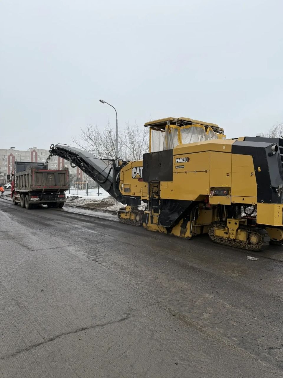 Наиль Магдеев инспектирует ход благоустройства в 14 комплексе Комсомольского района по программе «Наш двор» Наиль Магдеев инспектирует ход благоустройства в 14 комплексе Комсомольского района по программе «Наш двор»