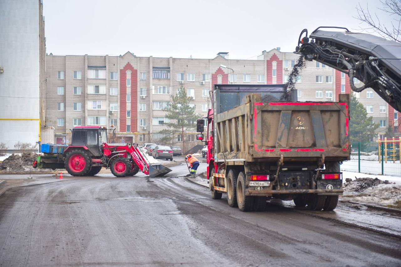 Наиль Магдеев: Сегодня осмотрел ход ремонтных работ по программе «Наш двор» в 14 комплексе пос Наиль Магдеев: Сегодня осмотрел ход ремонтных работ по программе «Наш двор» в 14 комплексе пос