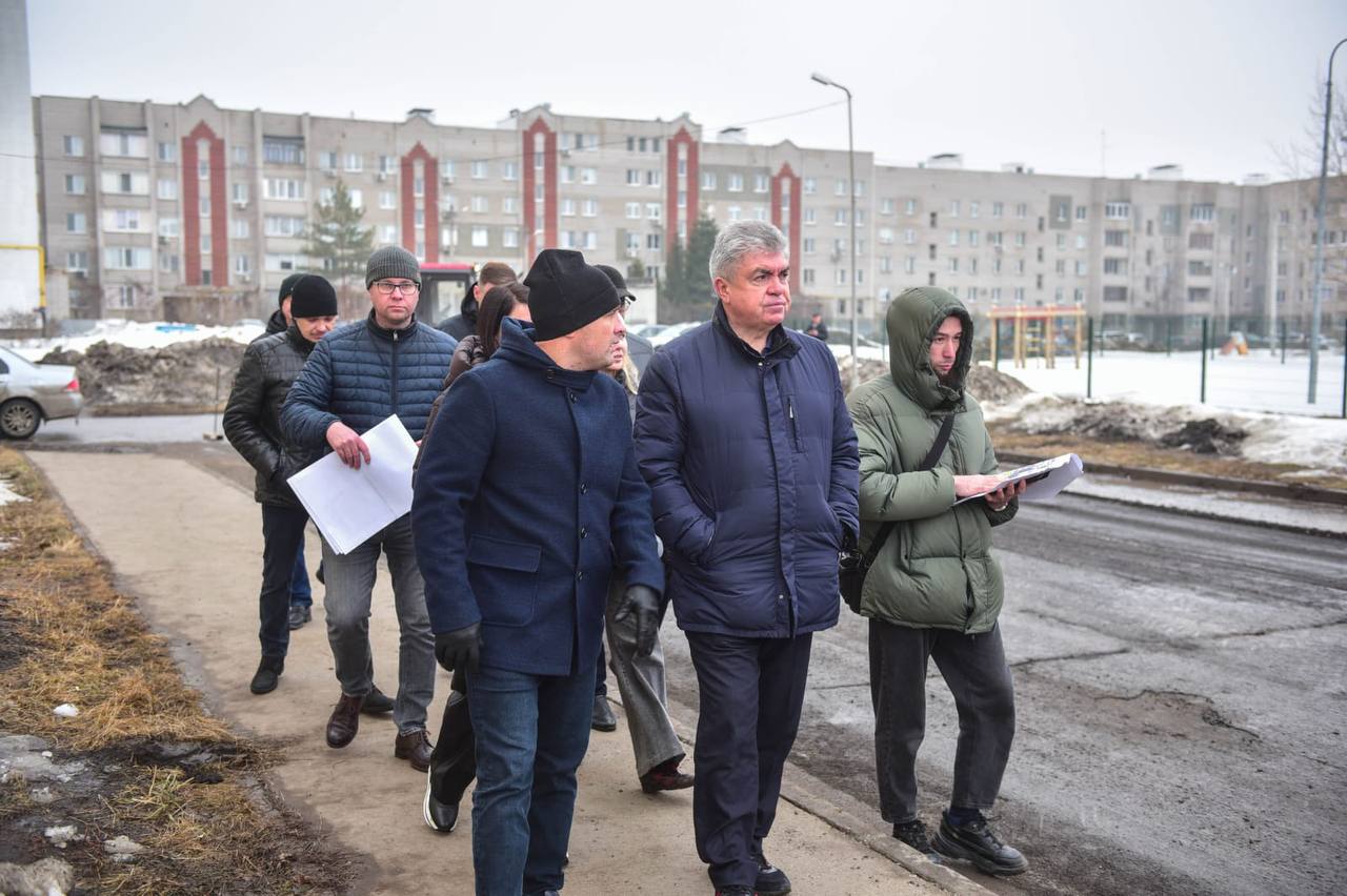 Наиль Магдеев: Сегодня осмотрел ход ремонтных работ по программе «Наш двор» в 14 комплексе пос Наиль Магдеев: Сегодня осмотрел ход ремонтных работ по программе «Наш двор» в 14 комплексе пос