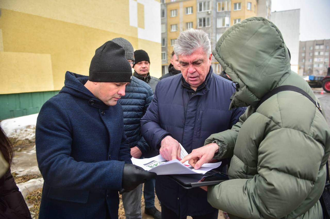 Наиль Магдеев: Сегодня осмотрел ход ремонтных работ по программе «Наш двор» в 14 комплексе пос