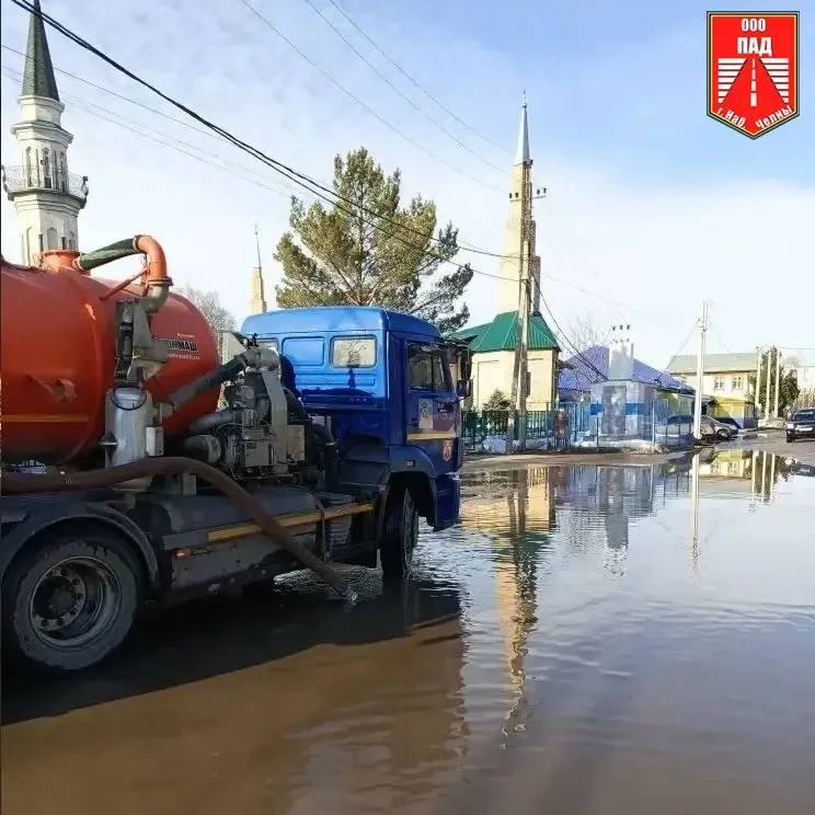 В Набережных Челнах продолжаются работы по предотвращению образования подтоплений в период таяния снега В Набережных Челнах продолжаются работы по предотвращению образования подтоплений в период таяния снега