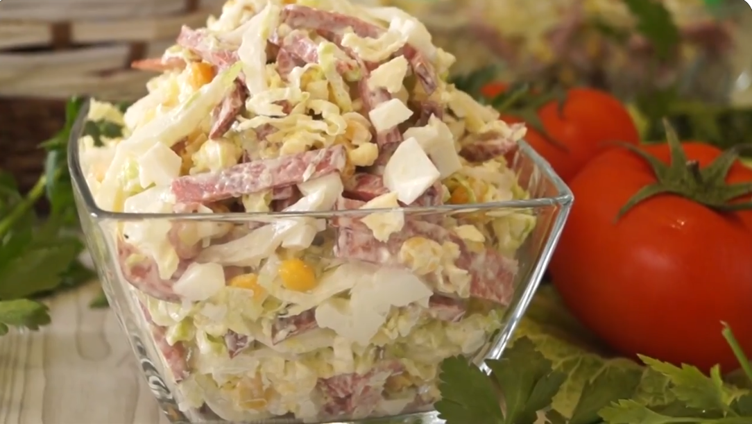 Салат из пекинской капусты с колбасой: неоспоримый хит на вашем столе