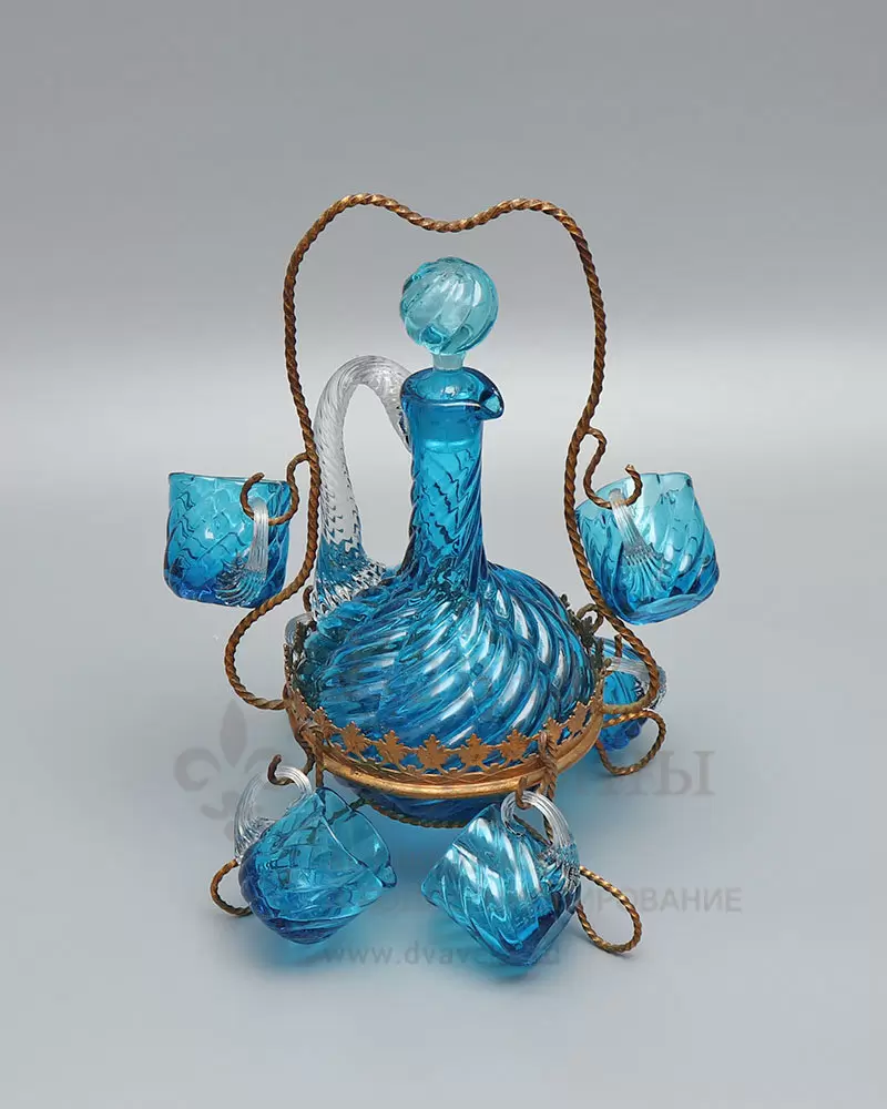 Искусство и химия: как цветное стекло стало шедевром антиквариата