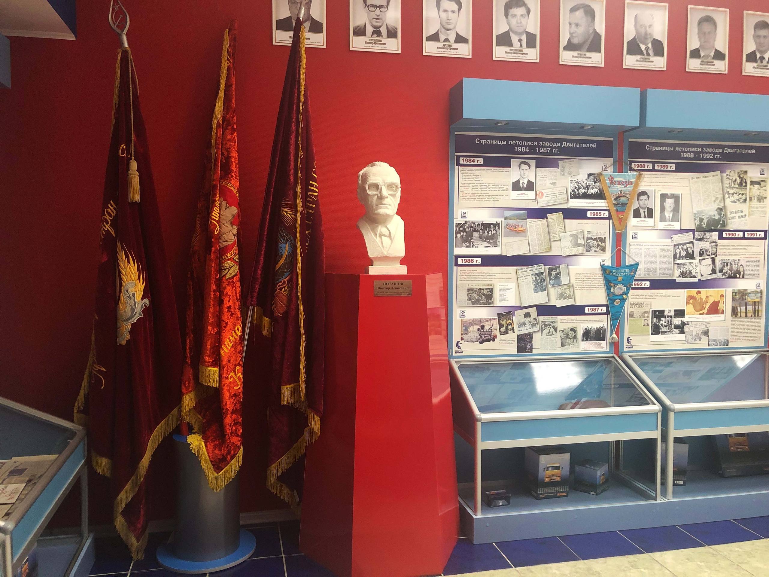 Представьте: бескрайние поля, глина вместо дорог и стройка века Представьте: бескрайние поля, глина вместо дорог и стройка века