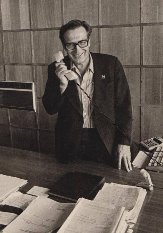 Представьте: бескрайние поля, глина вместо дорог и стройка века