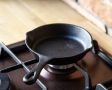 Как вернуть блеск чугунной сковороде: простые шаги для устранения ржавчины