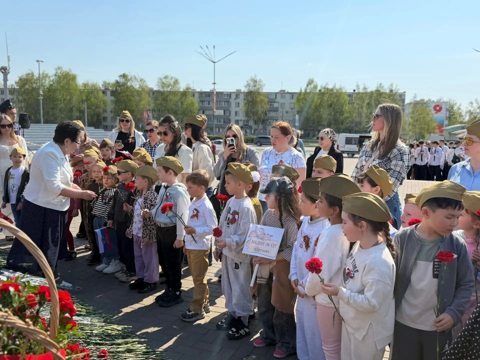 Традиционная «Вахта памяти» состоялась у мемориала «Родинамать» Традиционная «Вахта памяти» состоялась у мемориала «Родинамать»
