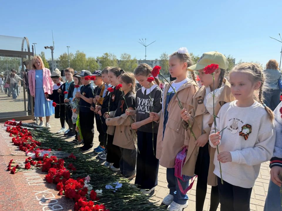 Традиционная «Вахта памяти» состоялась у мемориала «Родинамать»