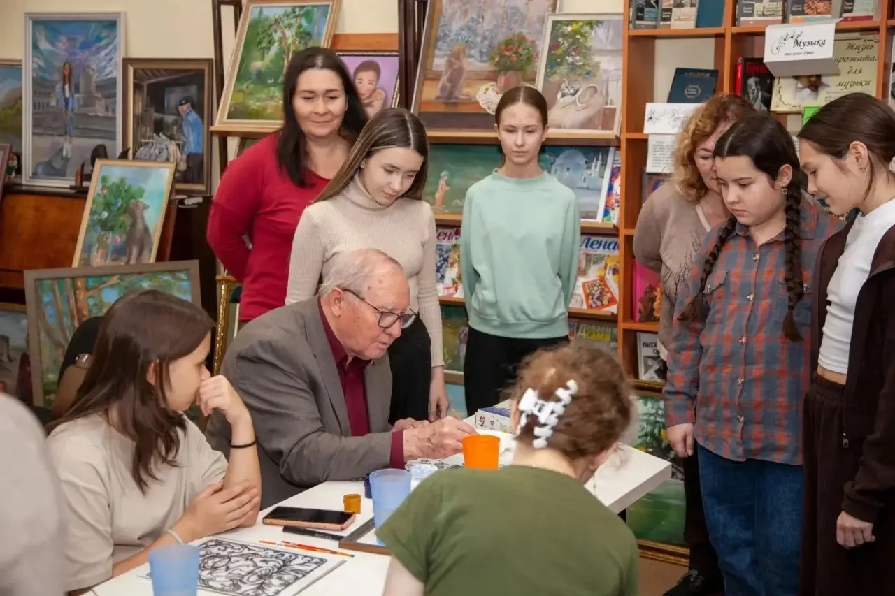 Сегодня герой нашей рубрики #твоилюдичелны — Мадияр Шарипович Хазиев, народный художник Республики Татарстан, заслуженный работник культуры РТ, член Союза художников России и Татарстана, Почётный гражданин города и... Сегодня герой нашей рубрики #твоилюдичелны — Мадияр Шарипович Хазиев, народный художник Республики Татарстан, заслуженный работник культуры РТ, член Союза художников России и Татарстана, Почётный гражданин города и...