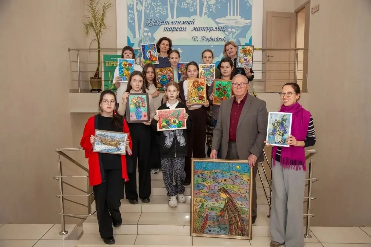 Сегодня герой нашей рубрики #твоилюдичелны — Мадияр Шарипович Хазиев, народный художник Республики Татарстан, заслуженный работник культуры РТ, член Союза художников России и Татарстана, Почётный гражданин города и... Сегодня герой нашей рубрики #твоилюдичелны — Мадияр Шарипович Хазиев, народный художник Республики Татарстан, заслуженный работник культуры РТ, член Союза художников России и Татарстана, Почётный гражданин города и...