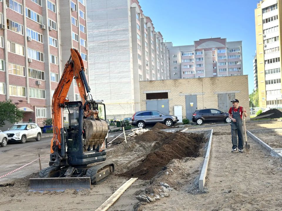 В наших дворах кипит работа! Работы в рамках программы #НашДвор2026 развернулись в 34 дворах Комсомольского района, в том числе и в 4а комплексе В наших дворах кипит работа! Работы в рамках программы #НашДвор2026 развернулись в 34 дворах Комсомольского района, в том числе и в 4а комплексе