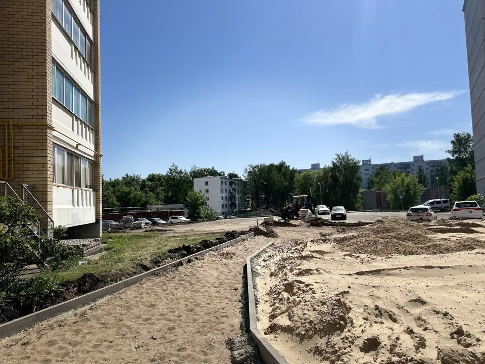 В наших дворах кипит работа! Работы в рамках программы #НашДвор2026 развернулись в 34 дворах Комсомольского района, в том числе и в 4а комплексе В наших дворах кипит работа! Работы в рамках программы #НашДвор2026 развернулись в 34 дворах Комсомольского района, в том числе и в 4а комплексе