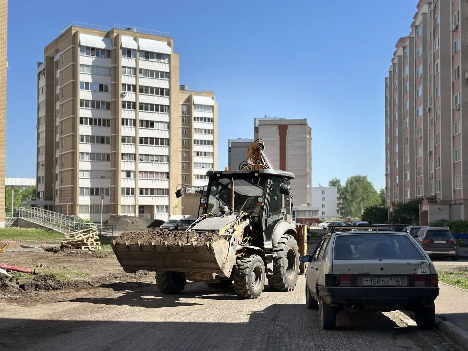 В наших дворах кипит работа! Работы в рамках программы #НашДвор2026 развернулись в 34 дворах Комсомольского района, в том числе и в 4а комплексе В наших дворах кипит работа! Работы в рамках программы #НашДвор2026 развернулись в 34 дворах Комсомольского района, в том числе и в 4а комплексе