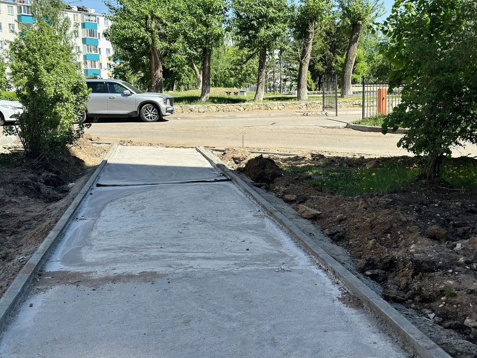 В наших дворах кипит работа! Работы в рамках программы #НашДвор2026 развернулись в 34 дворах Комсомольского района, в том числе и в 4а комплексе В наших дворах кипит работа! Работы в рамках программы #НашДвор2026 развернулись в 34 дворах Комсомольского района, в том числе и в 4а комплексе