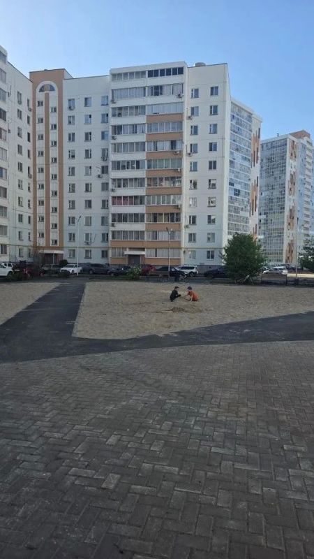 Глава администрации Автозаводского района Айрат Хуснуллин посетил дворы 65 комплекса, где в 3 дворах производятся ремонтные работы в рамках программы «Наш двор», инициированной Раисом Республики Татарстан Рустамом...