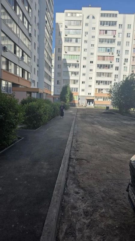 Глава администрации Автозаводского района Айрат Хуснуллин посетил дворы 65 комплекса, где в 3 дворах производятся ремонтные работы в рамках программы «Наш двор», инициированной Раисом Республики Татарстан Рустамом... Глава администрации Автозаводского района Айрат Хуснуллин посетил дворы 65 комплекса, где в 3 дворах производятся ремонтные работы в рамках программы «Наш двор», инициированной Раисом Республики Татарстан Рустамом...