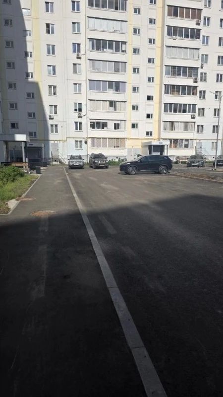 Глава администрации Автозаводского района Айрат Хуснуллин посетил дворы 65 комплекса, где в 3 дворах производятся ремонтные работы в рамках программы «Наш двор», инициированной Раисом Республики Татарстан Рустамом... Глава администрации Автозаводского района Айрат Хуснуллин посетил дворы 65 комплекса, где в 3 дворах производятся ремонтные работы в рамках программы «Наш двор», инициированной Раисом Республики Татарстан Рустамом...