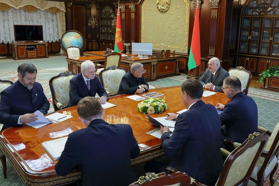 Рустам Минниханов встретился с Лукашенко Рустам Минниханов встретился с Лукашенко