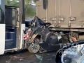 Фура и автобус раздавили легковушку при въезде в Набережные Челны