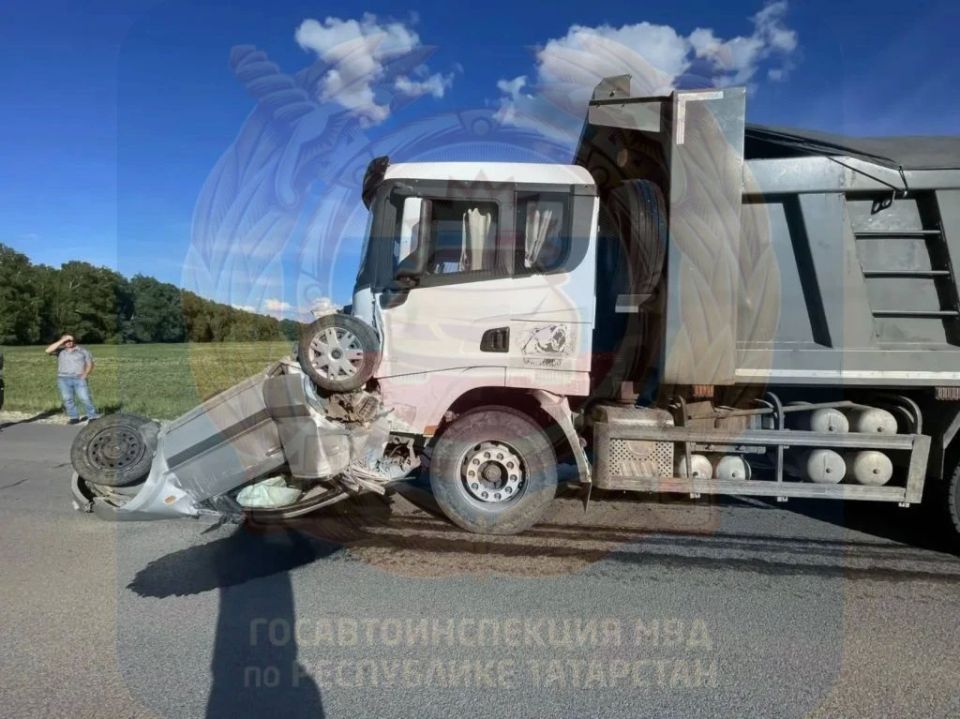 В Татарстане пенсионер погиб, врезавшись в грузовик