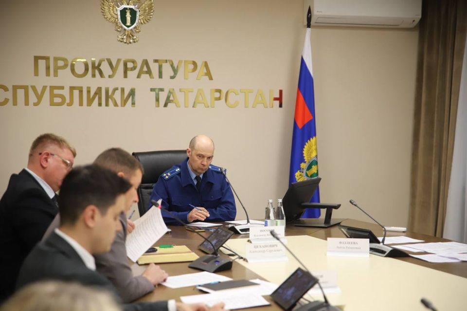 «За истекший период 2026 года на дорогах с участием несовершеннолетних зарегистрировано 117 ДТП: 3 ребенка погибли, 124 получили ранения», — такую статистику сегодня озвучили на межведомственном совещании с участием всех... «За истекший период 2026 года на дорогах с участием несовершеннолетних зарегистрировано 117 ДТП: 3 ребенка погибли, 124 получили ранения», — такую статистику сегодня озвучили на межведомственном совещании с участием всех...