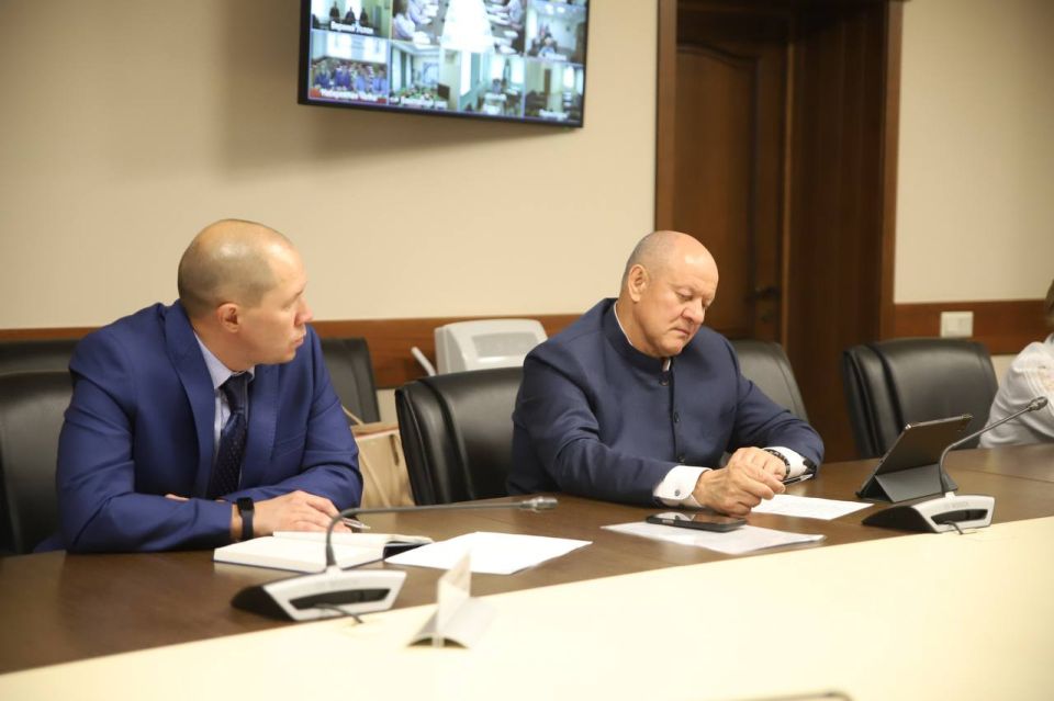 «За истекший период 2026 года на дорогах с участием несовершеннолетних зарегистрировано 117 ДТП: 3 ребенка погибли, 124 получили ранения», — такую статистику сегодня озвучили на межведомственном совещании с участием всех... «За истекший период 2026 года на дорогах с участием несовершеннолетних зарегистрировано 117 ДТП: 3 ребенка погибли, 124 получили ранения», — такую статистику сегодня озвучили на межведомственном совещании с участием всех...