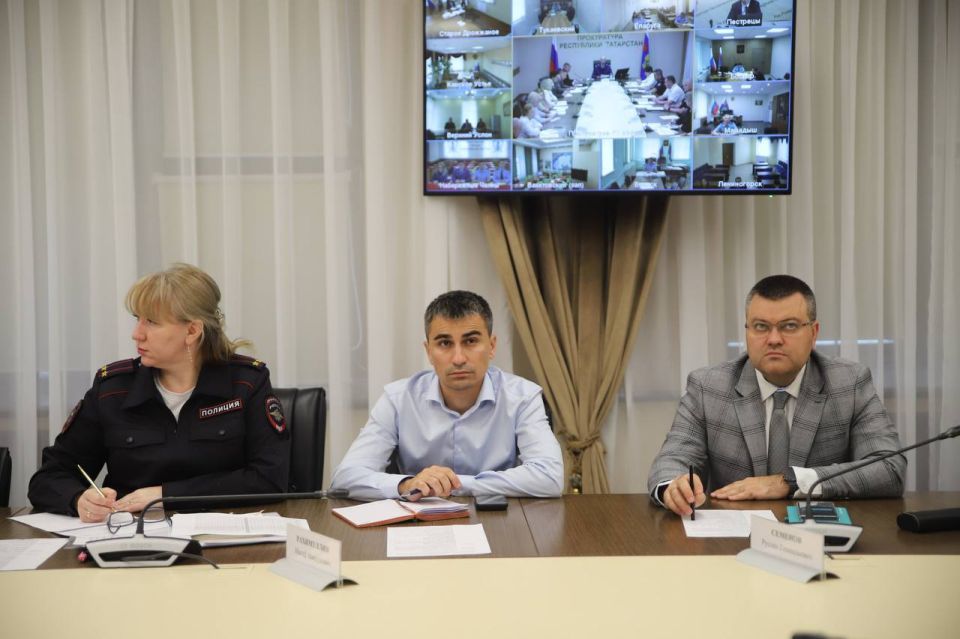 «За истекший период 2026 года на дорогах с участием несовершеннолетних зарегистрировано 117 ДТП: 3 ребенка погибли, 124 получили ранения», — такую статистику сегодня озвучили на межведомственном совещании с участием всех... «За истекший период 2026 года на дорогах с участием несовершеннолетних зарегистрировано 117 ДТП: 3 ребенка погибли, 124 получили ранения», — такую статистику сегодня озвучили на межведомственном совещании с участием всех...