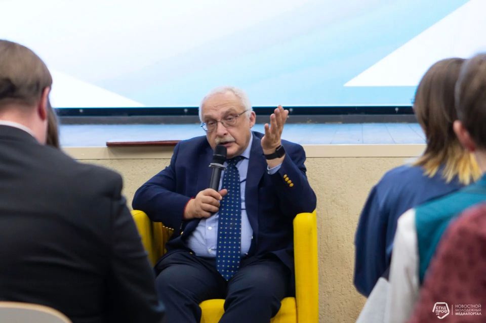 Кстати!. Незадолго до начала чемпионата Александр Друзь посетил МЦ «Нур» Кстати!. Незадолго до начала чемпионата Александр Друзь посетил МЦ «Нур»