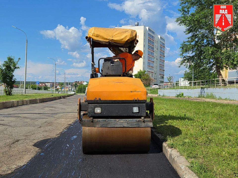 Бригады Предприятия автомобильных дорог начали работы по поднятию уровня дорожного полотна на местном проезде проспекта Чулман вдоль 50-го комплекса Бригады Предприятия автомобильных дорог начали работы по поднятию уровня дорожного полотна на местном проезде проспекта Чулман вдоль 50-го комплекса