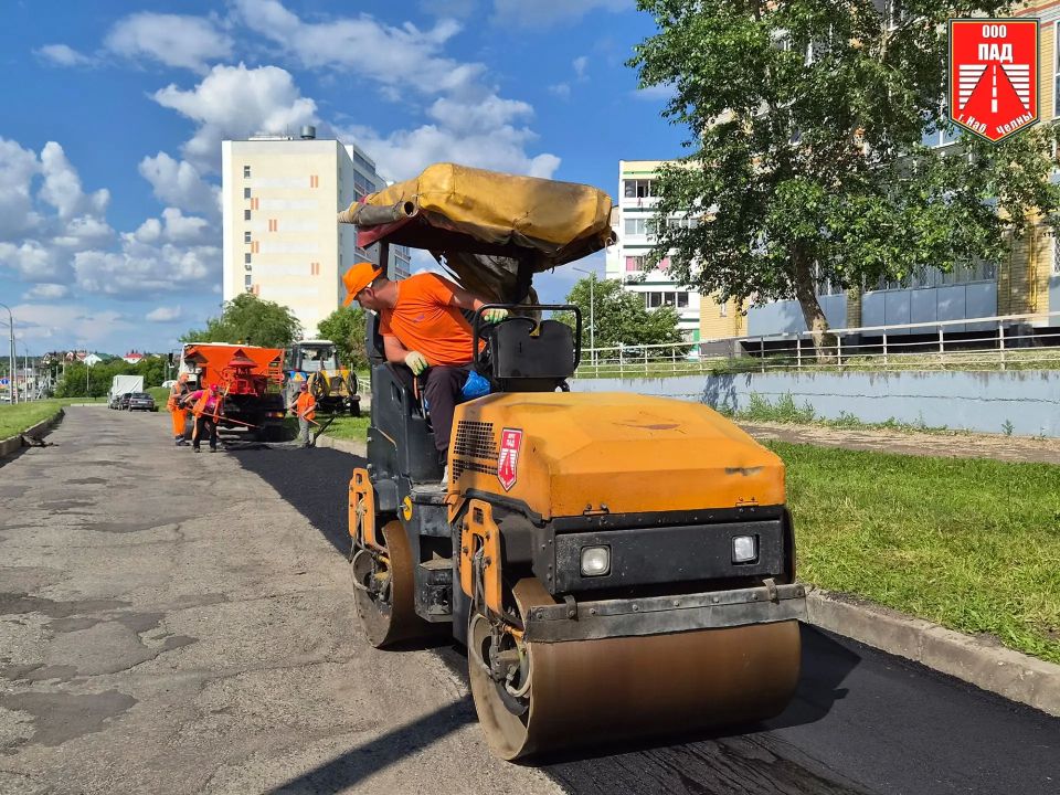 Бригады Предприятия автомобильных дорог начали работы по поднятию уровня дорожного полотна на местном проезде проспекта Чулман вдоль 50-го комплекса Бригады Предприятия автомобильных дорог начали работы по поднятию уровня дорожного полотна на местном проезде проспекта Чулман вдоль 50-го комплекса