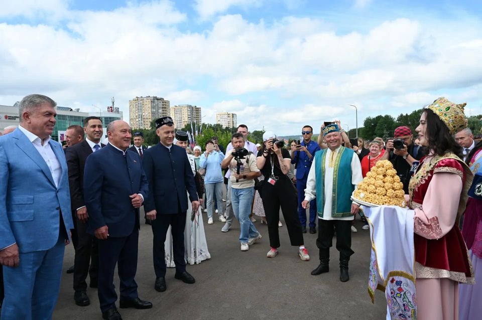 Марат Ахметов поздравил челнинцев с национальным праздником Сабантуй Марат Ахметов поздравил челнинцев с национальным праздником Сабантуй