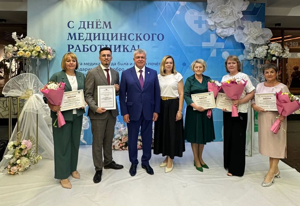 С большим удовольствием фотографировался мэр с нашими врачами! С большим удовольствием фотографировался мэр с нашими врачами!