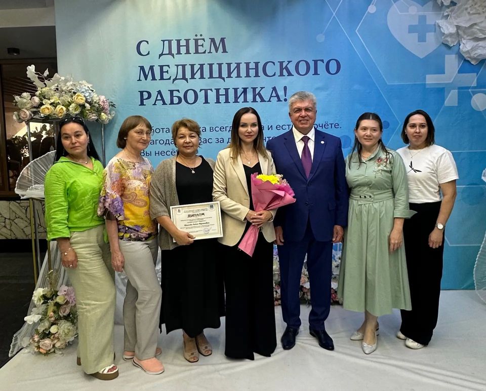 С большим удовольствием фотографировался мэр с нашими врачами! С большим удовольствием фотографировался мэр с нашими врачами!