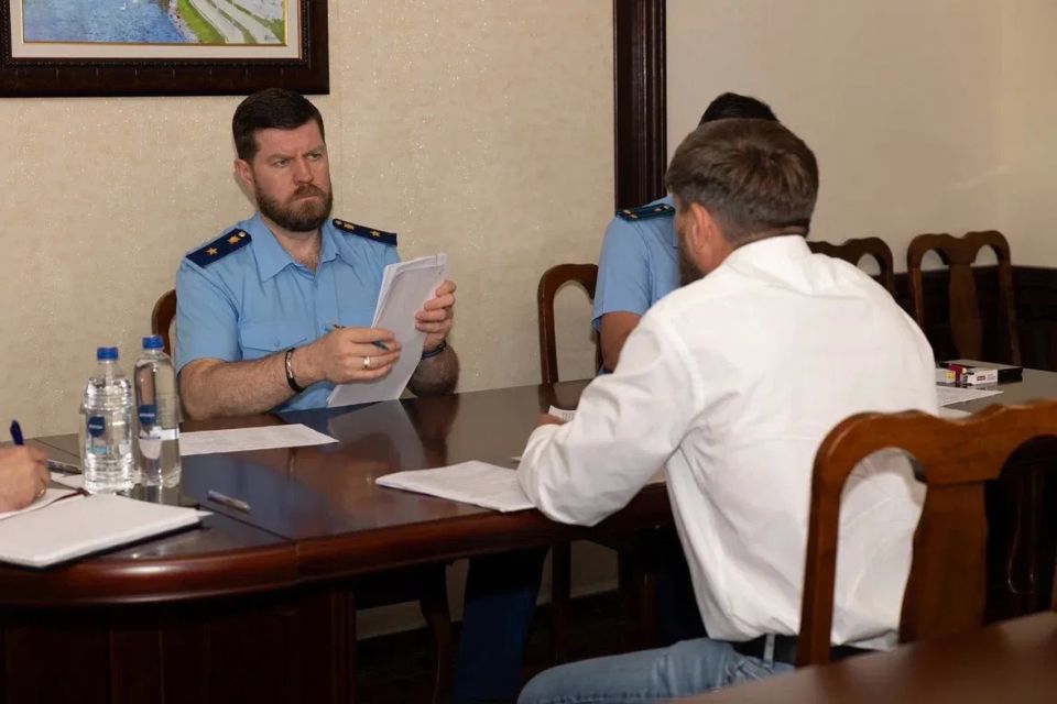 Прокурор Республики Татарстан Альберт Суяргулов провел личный прием граждан в Альметьевске Прокурор Республики Татарстан Альберт Суяргулов провел личный прием граждан в Альметьевске