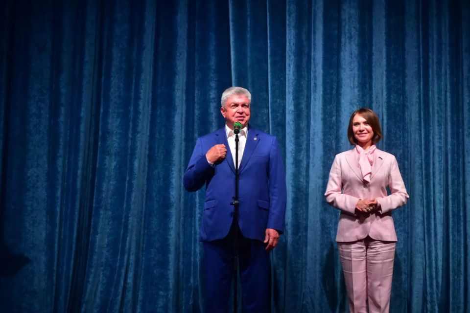 Набережные Челны встречают с гастролями театр «Созвездие-Йолдызлык», который прибыл в наш город по приглашению ПАО «КАМАЗ» при активном участии депутата Государственной Думы Российской Федерации Альфии Гумаровны Когогиной. Набережные Челны встречают с гастролями театр «Созвездие-Йолдызлык», который прибыл в наш город по приглашению ПАО «КАМАЗ» при активном участии депутата Государственной Думы Российской Федерации Альфии Гумаровны Когогиной.