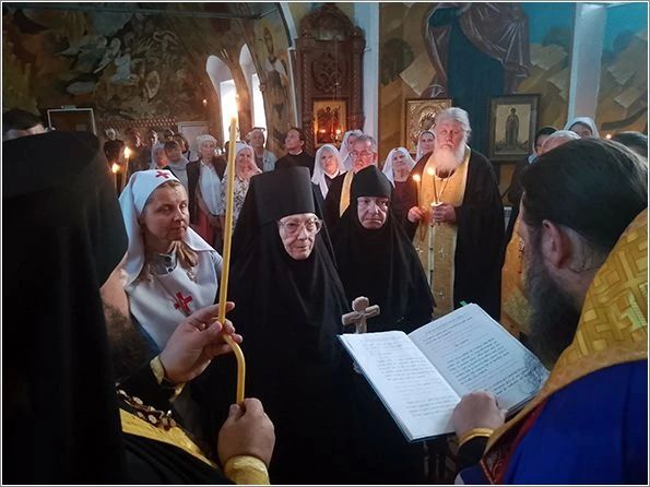 В Орловской церкви 87-летнюю челнинку посвятили в монахини В Орловской церкви 87-летнюю челнинку посвятили в монахини