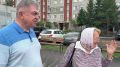«Всё сделайте как положено!» – дает поручение мэр подрядчикам республиканской программы «Наш двор»