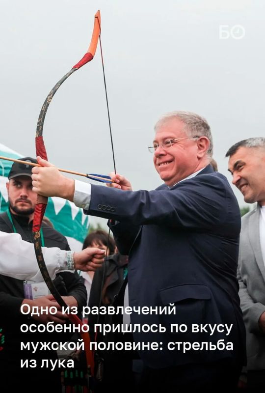 «Наша национальная кухня и наш „КАМАЗ“! Наши умельцы сделали его из чак-чака!» — говорил на Сабантуе в Москве мэр Набережных Челнов Наиль Магдеев «Наша национальная кухня и наш „КАМАЗ“! Наши умельцы сделали его из чак-чака!» — говорил на Сабантуе в Москве мэр Набережных Челнов Наиль Магдеев
