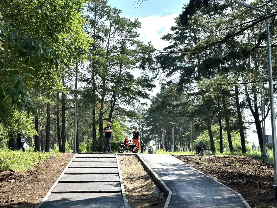 Новый тротуар и пандус радуют челнинцев в парке культуры и отдыха пос. ГЭС Здесь завершили строительство нового тротуара с пандусом. Речь о пешеходной дорожке, которая соединила парковую зону со спуском на Казанский... Новый тротуар и пандус радуют челнинцев в парке культуры и отдыха пос. ГЭС Здесь завершили строительство нового тротуара с пандусом. Речь о пешеходной дорожке, которая соединила парковую зону со спуском на Казанский...