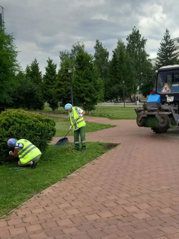 Погода меняется каждый час, стабильна только работа «зеленых супергероев» Погода меняется каждый час, стабильна только работа «зеленых супергероев»