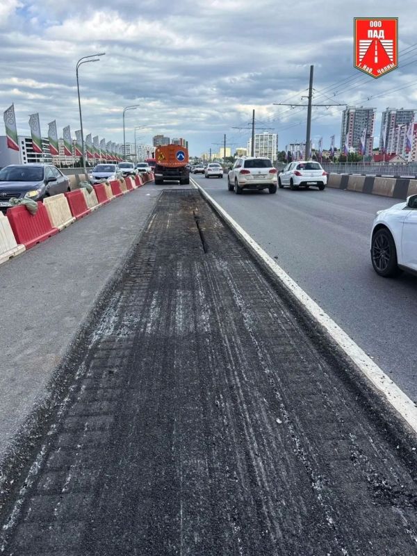 На Центральном мосту в Челнах продолжается ремонт продольного шва На Центральном мосту в Челнах продолжается ремонт продольного шва