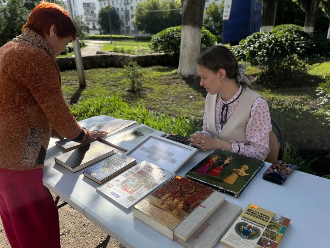 Игры, сказки и чудеса: как прошла встреча в летнем читальном зале Игры, сказки и чудеса: как прошла встреча в летнем читальном зале
