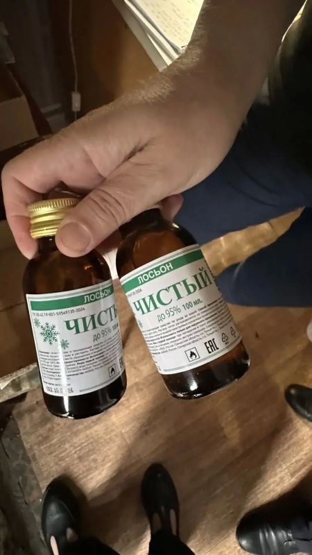 В Челнах изъяли почти два десятка флаконов опасного алкоголя в ходе рейда В Челнах изъяли почти два десятка флаконов опасного алкоголя в ходе рейда