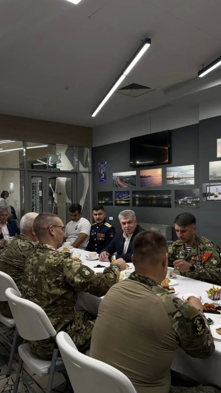 Прямо сейчас в МЦ «Шатлык» проходит встреча мэра города Наиля Магдеева с представителями ассоциации «Городской Совет ветеранов СВО» Прямо сейчас в МЦ «Шатлык» проходит встреча мэра города Наиля Магдеева с представителями ассоциации «Городской Совет ветеранов СВО»