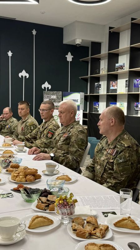 Прямо сейчас в МЦ «Шатлык» проходит встреча мэра города Наиля Магдеева с представителями ассоциации «Городской Совет ветеранов СВО» Прямо сейчас в МЦ «Шатлык» проходит встреча мэра города Наиля Магдеева с представителями ассоциации «Городской Совет ветеранов СВО»